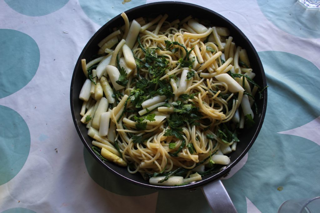 asperges met pasta en zeekraal